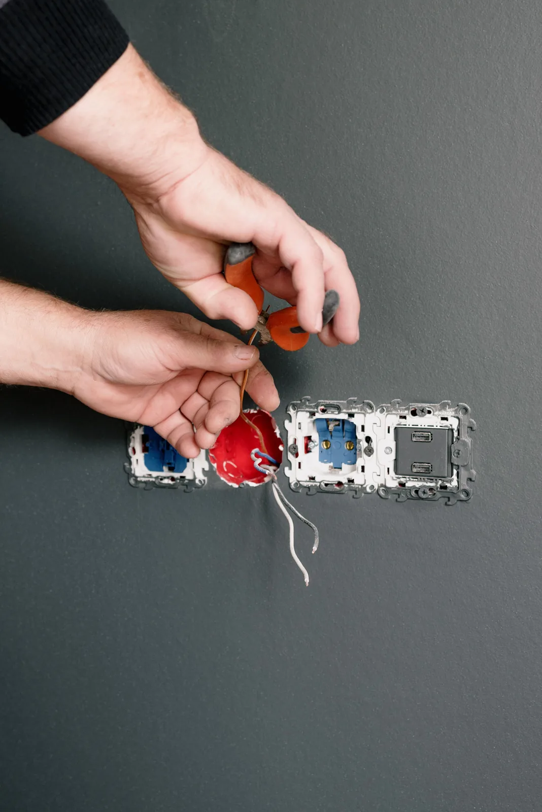 Stripping conductors at an outlet box, for outlet installation in Toronto